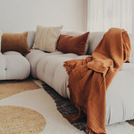 EnesThrow_Terracotta_Saarde_APT91
