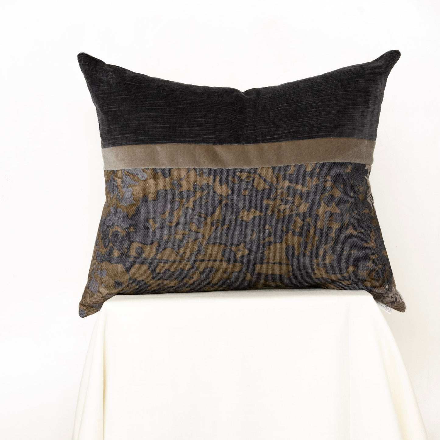Octavia cushion by HKEDIT
