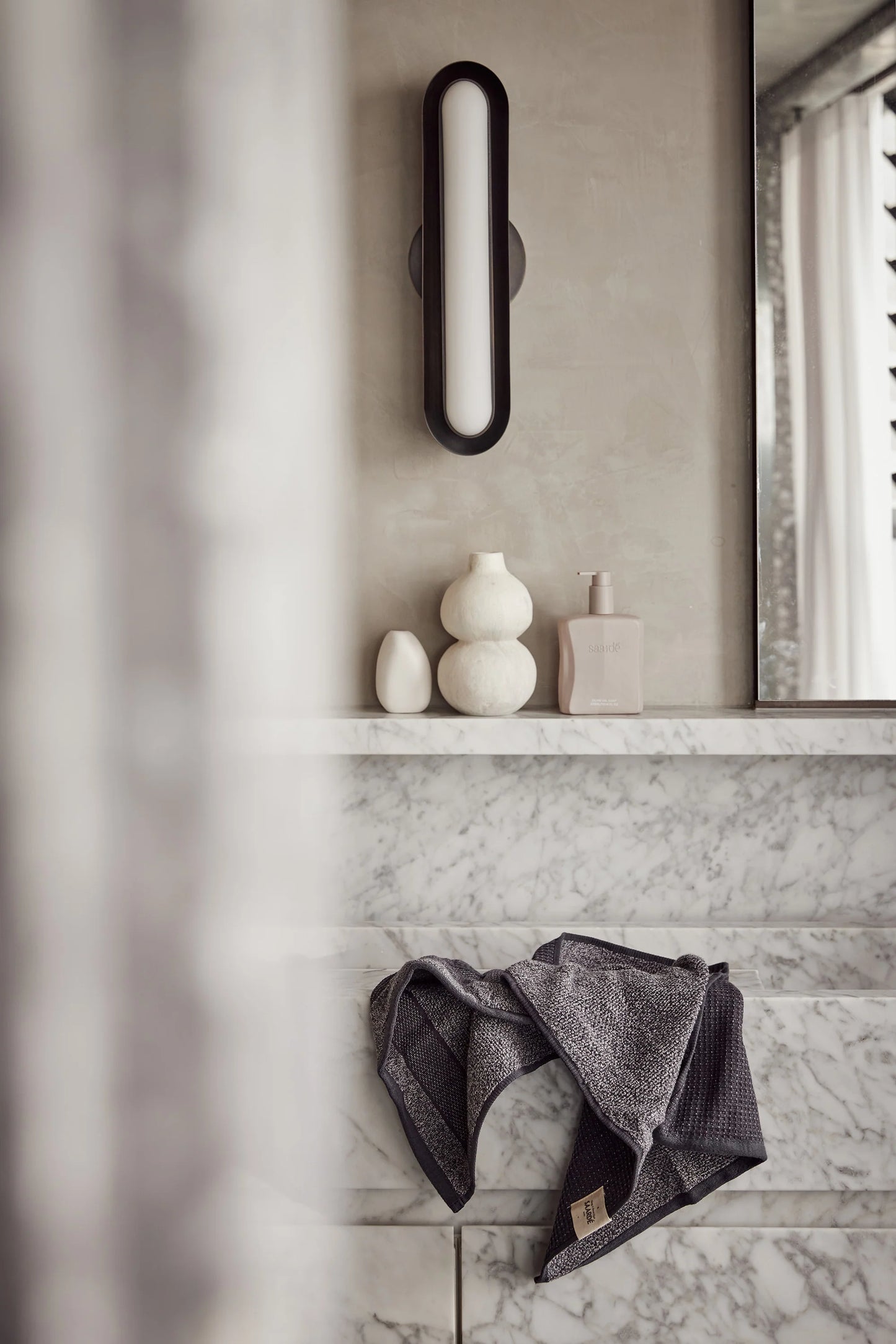 Cocoon Hand Towel | Charcoal by Saardè