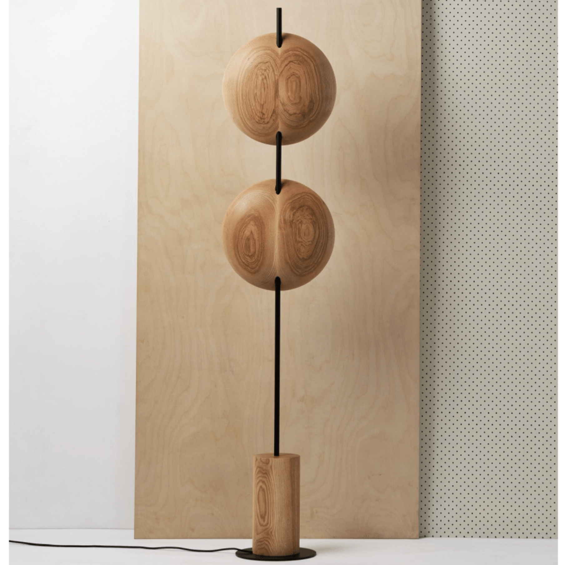 Mito_Floor_lamp_American_Ash