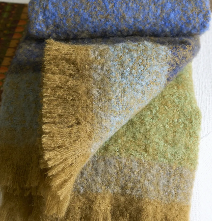 Mikome throw