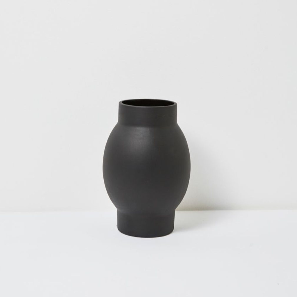 Arena Vase: Black