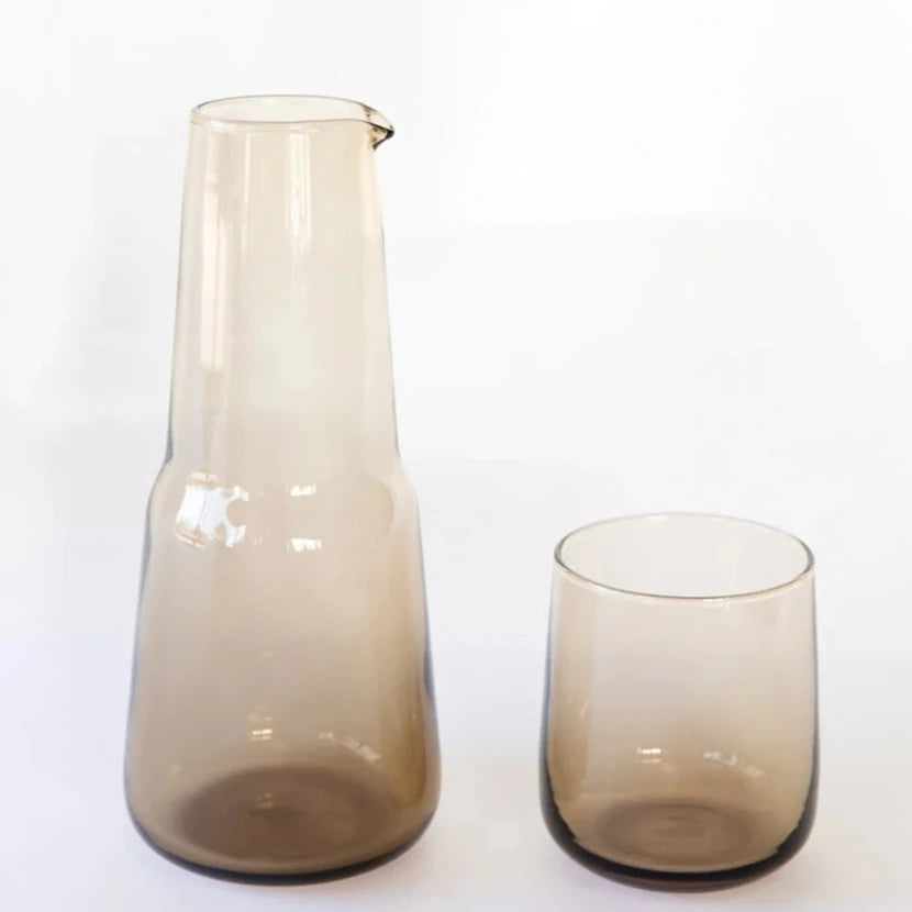 Our versatile carafe & Tumbler set in Gold. Practical for both home and office. Birgit 23 x 9 x 5 cm, 800 ml, approx. Elias 8 x 9.5 cm, 350 ml, approx.