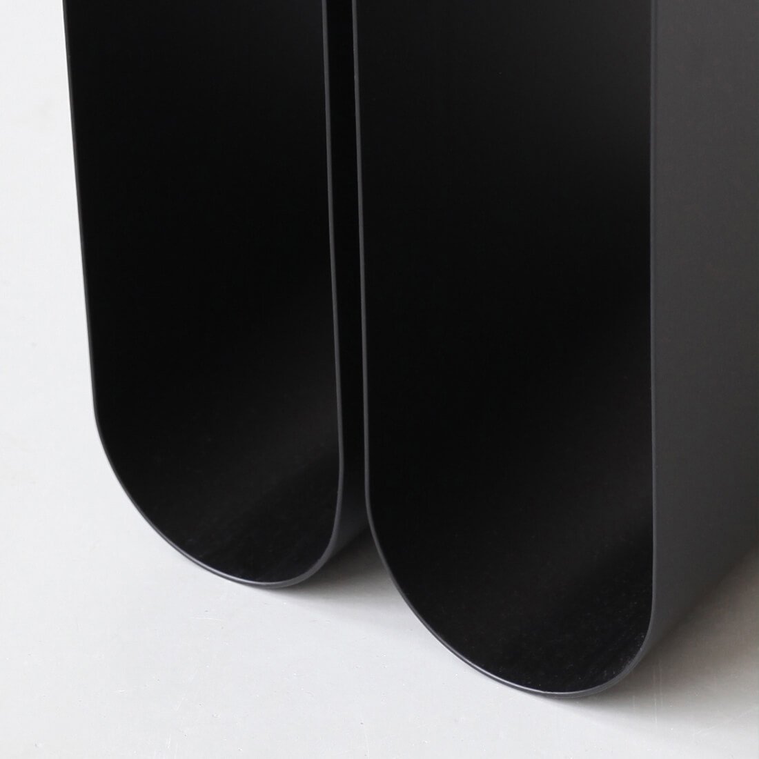 Curved Side Table - Black