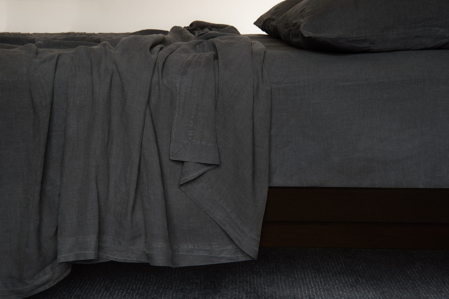 Bemboka Linen Fitted Sheet: Charcoal